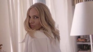 Ιωάννα Μαλέσκου: Με αέρα χουλιγουντιανής σταρ στο τρέιλερ για τη νέα της εκπομπή στον ΣΚΑΪ!