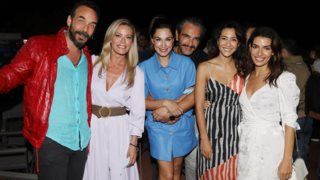 Παρέλαση αστέρων στην πρεμιέρα της &quot;Ταράτσας του Φοίβου&quot; στο θέατρο &quot;Άλσος&quot;