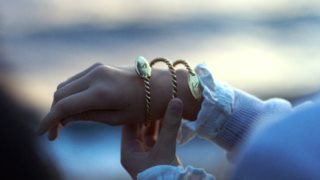 Το βραχιόλι της φωτιάς | Από την Τετάρτη 25 Ιανουαρίου όλα τα επεισόδια της σειράς θα είναι διαθέσιμα στο "Εrtflix"