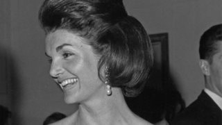 Jackie Kennedy: Η παράξενη λεπτομέρεια που είχαν όλα τα παπούτσια της