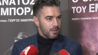 Ο Γιάννης Τσιμιτσέλης αντέδρασε σε ερώτηση δημοσιογράφου: "Έχεις λυσσάξει! Τι άλλο θες να μάθεις για τη Βάσω;"