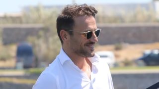 O Νίκος Βέρτης στη Μύκονο - Τα paparazzi στιγμιότυπα εν πλω