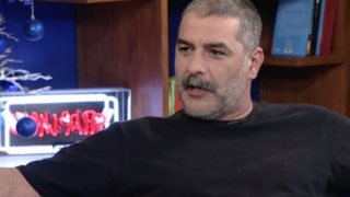 Ο Βασίλης Μπισμπίκης μιλά ανοιχτά! &quot;Παίρνω πολλή αγάπη από τη Δέσποινα! Δεν γίνεται να μη ζεις επειδή σε κυνηγάνε από πίσω με μια κάμερα&quot;