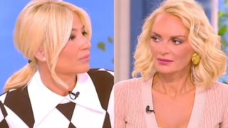 Έλενα Χριστοπούλου σε Φαίη Σκορδά: &quot;Μόλις μου την είπες τηλεοπτικά, σου βγάζω το καπέλο&quot;