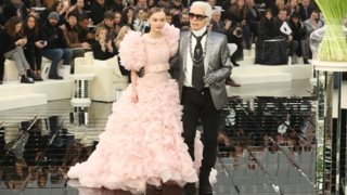 Karl Lagerfeld: Οι μούσες του: Από την Ines De La Fressange έως την Kendall Jenner
