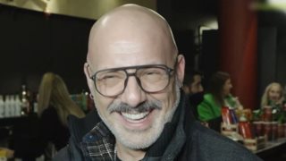 Εκνευρισμένος ο Νίκος Μουτσινάς με τις ερωτήσεις των δημοσιογράφων: "Μην το συνεχίζετε! Δεν βλέπω να σέβεστε κάτι"