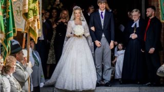 Ένας παραμυθένιος βασιλικός γάμος που δεν είχε καμία σχέση με τη Μ. Βρετανία
: Και όλοι μιλούν για αυτόν
