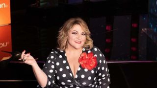 Η Βίκυ Σταυροπούλου επιστρέφει στο MEGA σε νέα κωμική σειρά που θα συζητηθεί