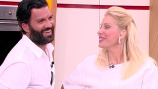 Ελένη Μενεγάκη: Οι πονηρές ατάκες και τα πειράγματα στον Γιώργο Παπακώστα για την προσωπική του ζωή