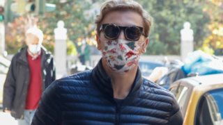 Ο Τάκης Ζαχαράτος βόλτα στο Κολωνάκι