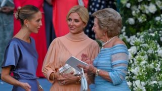 Marie Chantal | Με χαλαρό και σοφιστικέ στυλ με φόντο το ηλιοβασίλεμα