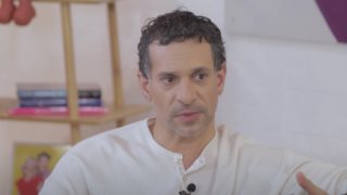 Γιώργος Χρανιώτης: "Γλίτωσα από σεξουαλική παρενόχληση σκηνοθέτη όταν ήμουν 20 χρονών - Σκέφτηκα μήπως έπρεπε να ενδώσω γιατί έτσι είναι τα πράγματα"