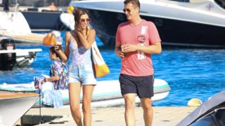 Αντώνης Σρόιτερ - Ιωάννα Μπούκη: Βόλτα με σκάφος στη Μύκονο: Φωτογραφίες