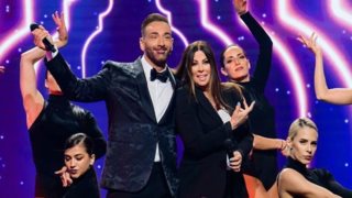 Video Of The Day: Η Άντζελα Δημητρίου εμφανίστηκε στο J2US &amp; ο Νίκος Κοκλώνης τραγούδησε μαζί της