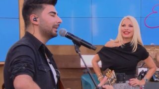 Ο Κωνσταντίνος Παντελίδης και η Ελένη Μενεγάκη στην πρώτη τους τηλεοπτική συνάντηση