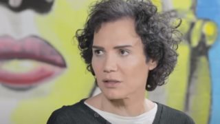 Ο Παντελής Καναράκης ποζάρει αλά εγκυμονούσα Μαρία Ηλιάκη και γίνεται viral