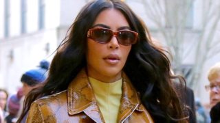 Hollywood Report
: H Kim Kardashian &amp; άλλοι διάσημοι στη χριστουγεννιάτικη  Νέα Υόρκη