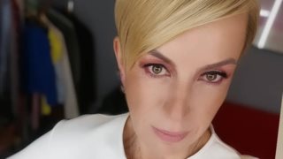 Συγκλονίζει η τηλεπαρουσιάστρια Αντιγόνη Ανδρεάκη για τη μάχη της με τον καρκίνο - Αγκαλιά με την κόρη της