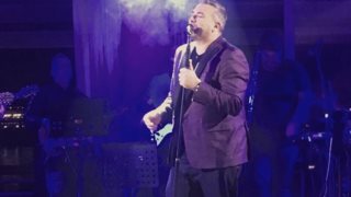 Αντώνης Ρέμος: Οι λεπτομέρειες του «χρυσού» μενού με εισιτήριο αξίας  1500 ευρώ!