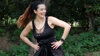 Η Νικολέττα Ράλλη γυμνάζεται στο Ζάππειο και μαγνητίζει τα βλέμματα