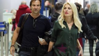 Ελένη Μενεγάκη &amp; Μάκης Παντζόπουλος: Στο αεροδρόμιο, λίγο πριν τις χριστουγεννιάτικες διακοπές