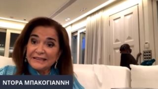 Ντόρα Μπακογιάννη: Το απρόοπτο σκηνικό με τον σκύλο της - Πως αντέδρασε live [βίντεο]
