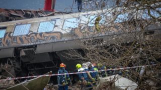 Τέμπη: &quot;Μπαμπά, είμαι εγκλωβισμένος και δεν μπορώ να βγω&quot; - Ανατριχιαστική μαρτυρία πατέρα