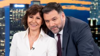 Συγκλονίζει η Κωνσταντίνα: "Όταν γινόταν η ανταλλαγή αιχμαλώτων, στεκόμουν με τη φωτογραφία του πατέρα μου στα χέρια, για να μάθουμε κάποιο νέο"