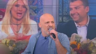 Ο Μουτσινάς έδωσε ρεσιτάλ για την επιστροφή Λιάγκα στο Πρωινό με τη Σκορδά