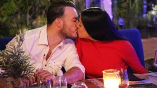 Η σύζυγος του Σάκη Αρσενίου ξεκαθαρίζει: &quot;Μου αρέσει να τον φροντίζω&quot;