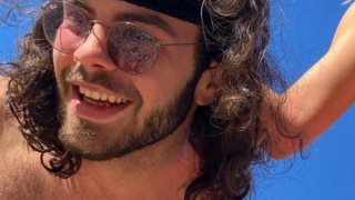 Ο Άγγελος Λάτσιος σε νέο στιγμιότυπο με τις αδερφές του | Δείτε τη φωτογραφία