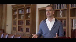 Ο Κώστας Μπακογιάννης αποκαλύπτει για την πρώτη γνωριμία με τη Σία Κοσιώνη: "Με έκοψε φέτες"