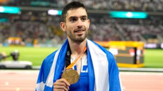 Το νέο στιγμιότυπο του Μίλτου Τεντόγλου με την κούκλα μελαχρινή σύντροφό του