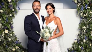 Χριστίνα Μπόμπα – Σάκης Τανιμανίδης : Στο εκκλησάκι που παντρεύτηκαν 
