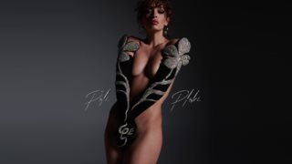 Χρειαζόταν η Ελένη Φουρέιρα να ποζάρει γυμνή για το εξώφυλλο του δίσκου της;