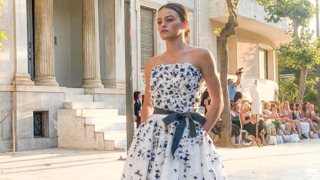 Γαία Μερκούρη | Βουτάει στα κρυστάλλινα νερά της Άνδρου και εντυπωσιάζει με το super γυμνασμένο της κορμί