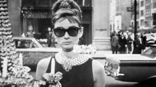 Just in time for Christmas | 10 εορταστικά σύνολα εμπνευσμένα από κινηματογραφικές στιγμές