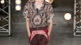 10 καλοκαιρινοί συνδυασμοί με παντελόνι από την πασαρέλα: Μπορούν να ολοκληρώσουν stylish looks ακόμη και το καλοκαίρι