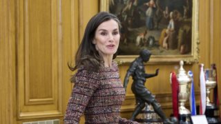 Βασίλισσα Letizia της Ισπανίας | Με κλασικό σακάκι από τη Mango που αναδεικνύει κάθε ανοιξιάτικη εμφάνιση