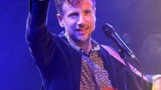 Κωστής Μαραβέγιας: Mιλά για το περίφημο «Παγκάκι -gate», ένα post του στο Facebook