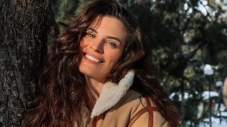 Από το Παρίσι στη Μύκονο | Η Χριστίνα Μπόμπα σε ένα ταξίδι - αστραπή