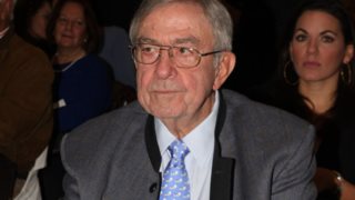 Τέως βασιλιάς Κωνσταντίνος: Σε λίγο στο Τατόι το τρισάγιο - Τα αποκαλυπτήρια του τάφου και το μυστήριο με την επιγραφή