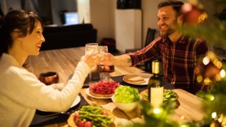 Πώς θα οργανώσεις το τέλειο ραντεβού στο σπίτι σου: Επτά συμβουλές για να κερδίσεις τον κρίσιμο εντός έδρας αγώνα