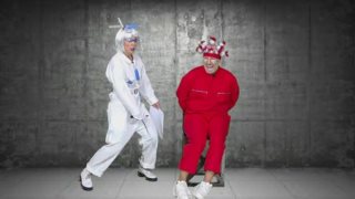 O Νίκος Μουτσινάς μεταμορφώνεται σε... κορονοϊό &amp; βασανίζεται από τη Βάνια!