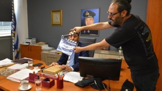 Πάνος Σταθακόπουλος: Η εμφάνιση του ηθοποιού ως καλόγρια στον διαχειριστή της πολυκατοικίας του