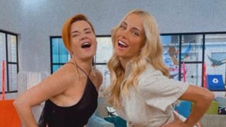 H Έλενα Παπασταύρου ανέβηκε τα σκαλιά της εκκλησίας!