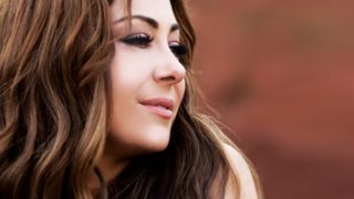 Μελίνα Ασλανίδου: Η ανατρεπτική σύμπραξη επί σκηνής: Πού και με ποιους θα συνεργαστεί φέτος;