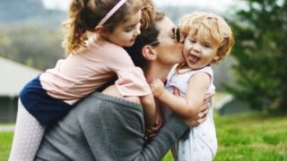 To Ιδιαίτερο Μήνυμα Μιας Κόρης Προς Τη Μαμά Της: «Θέλω την αγκαλιά σου, όχι σιδερωμένα ρούχα…»