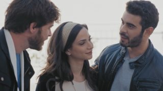 Το Τατουάζ: Νέες εξελίξεις: Ο Αλέξανδρος τρελαίνεται από την αγωνία για την τύχη της Όλγας και της Λήδας