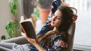 30 ιδέες για τις ημέρες που #menoumespiti: Πώς να έχεις καλή διάθεση εν μέσω καραντίνας